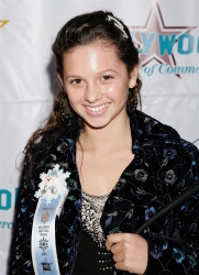 Photos de Mackenzie Rosman - Hollywood Christmas Parade 11.27.2005 - 17